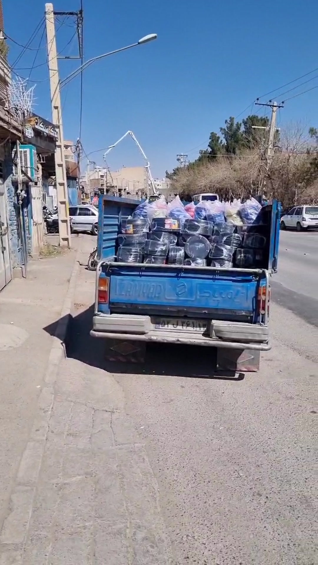 تصویر فروشگاه کالای برق شب اصفهان